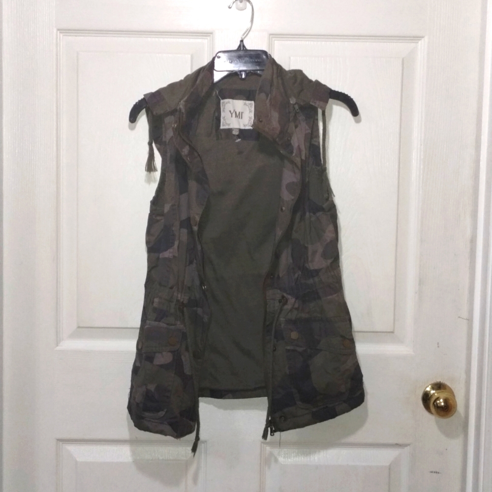 Hooded Camo Vest